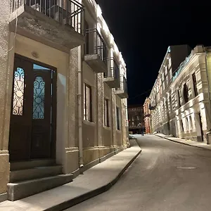 New House In Old דירה